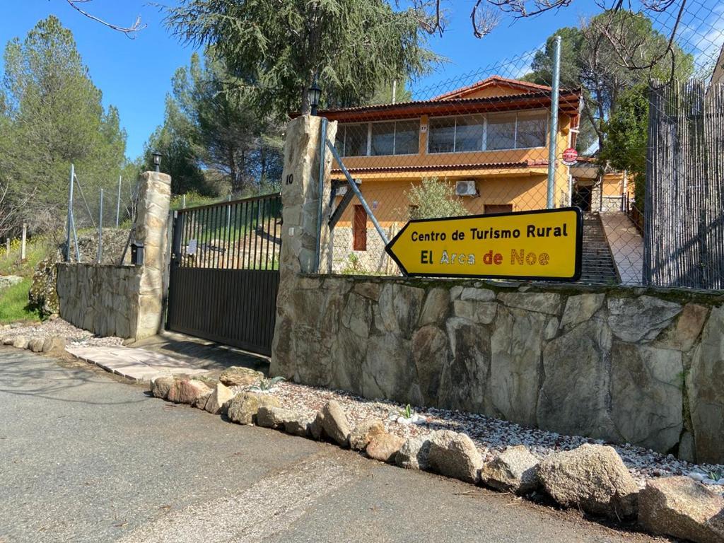 Hotel Rural El Arca De Noe El Tiemblo Exterior foto